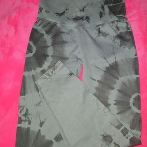 PINK Victoria's Secret Active Gray & Green Tie-Dye Leggings